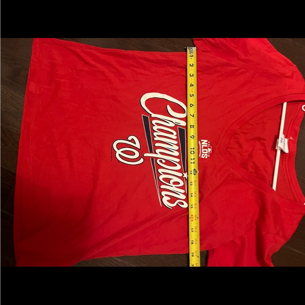 Women’s XL 2016 Washington Nationals East Division Championship V Neck - Picture 5 of 6